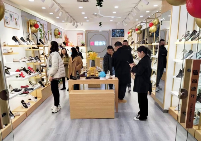 開老北京布鞋店年收入？