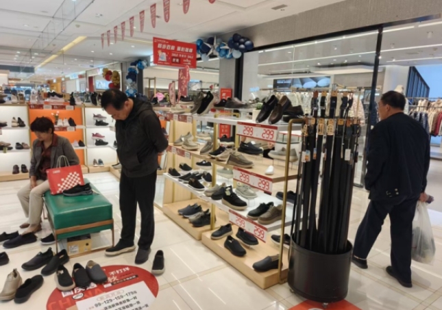 賀：福連升休閑鞋河南洛陽(yáng)洛龍區(qū)專(zhuān)賣(mài)店正式開(kāi)業(yè)！