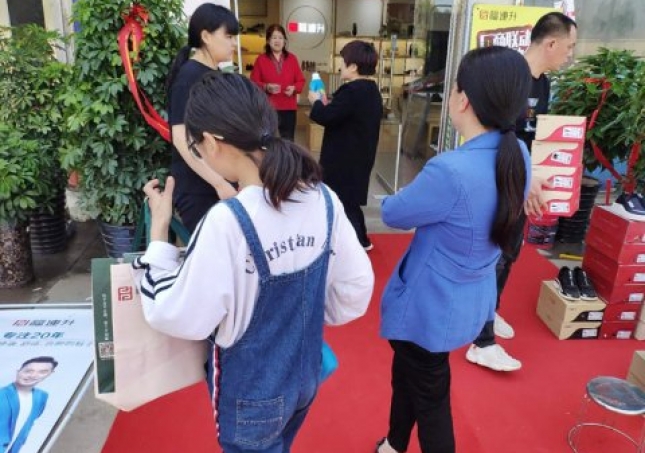 賀：福連升河南鄭州郭店鎮(zhèn)老北京布鞋、休閑鞋專賣店正式開業(yè)！