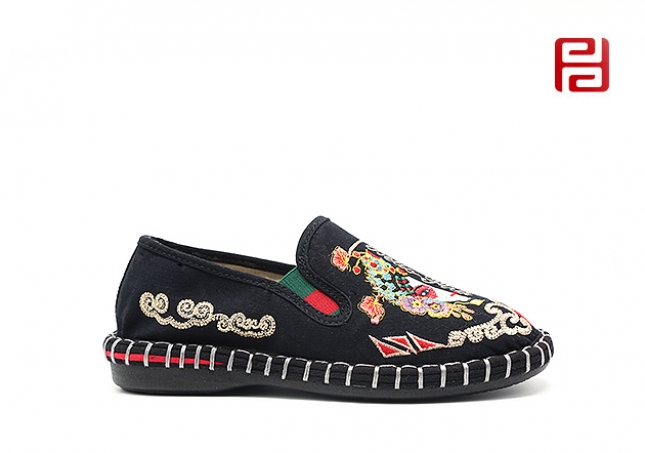 福連升老北京布鞋女鞋網(wǎng)紅刺繡中國(guó)風(fēng)一腳蹬休閑鞋